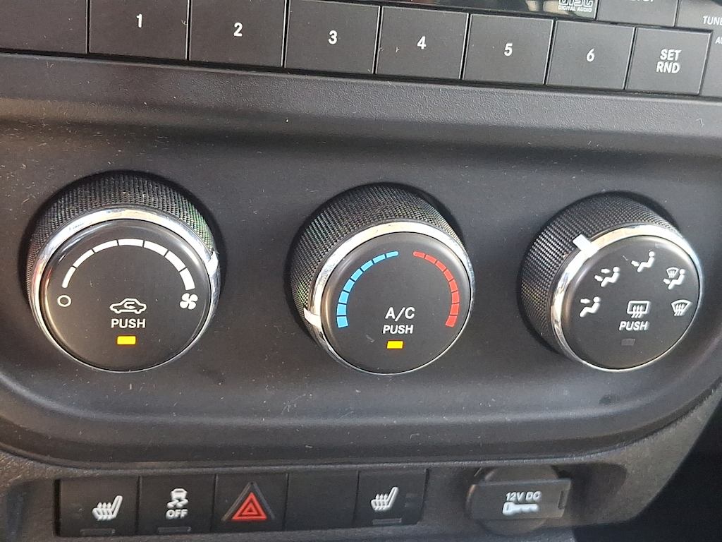 Thumbnail: 2014 Jeep Patriot - 20