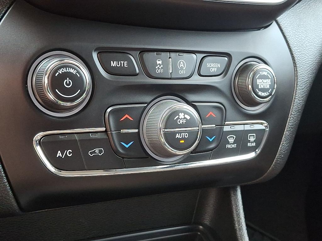 Thumbnail: 2021 Jeep Cherokee - 21