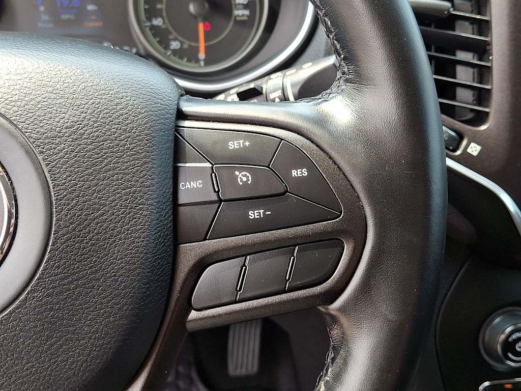 Thumbnail: 2021 Jeep Cherokee - 24