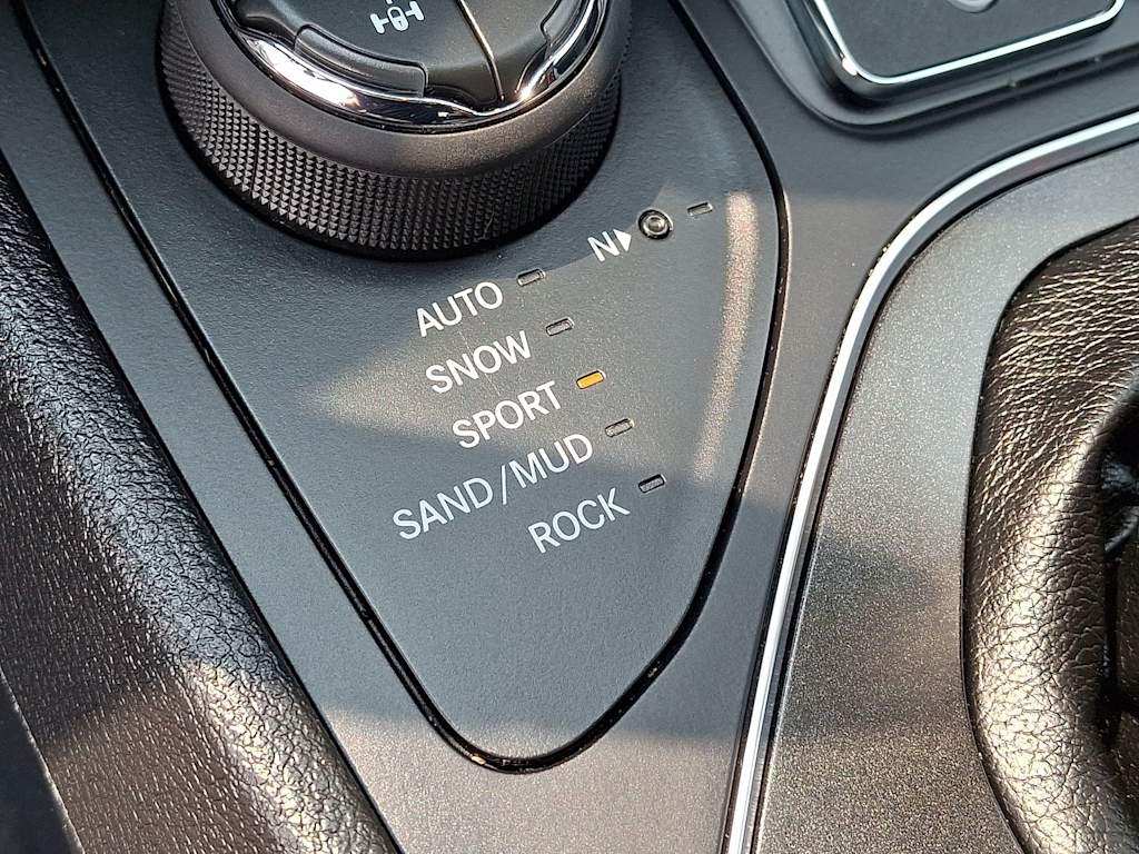 Thumbnail: 2021 Jeep Cherokee - 27