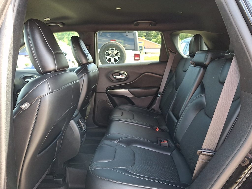 Thumbnail: 2020 Jeep Cherokee - 11