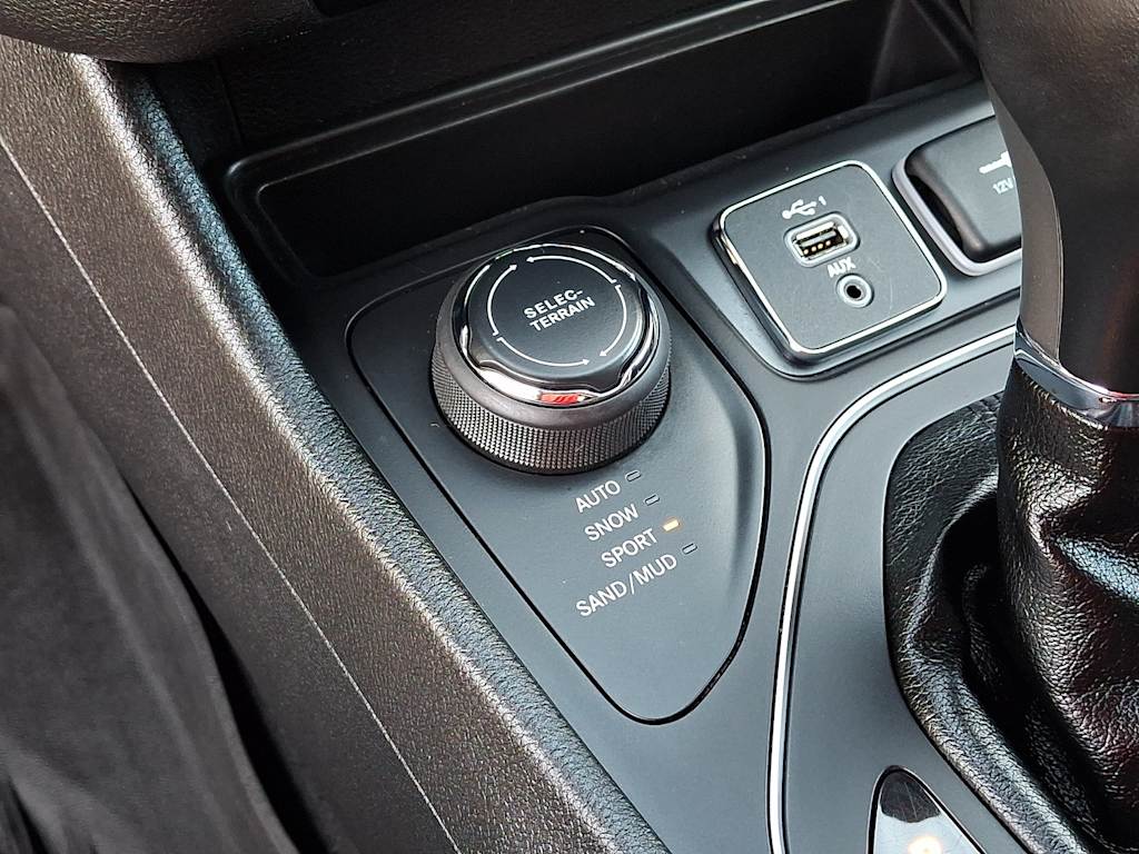 Thumbnail: 2020 Jeep Cherokee - 29