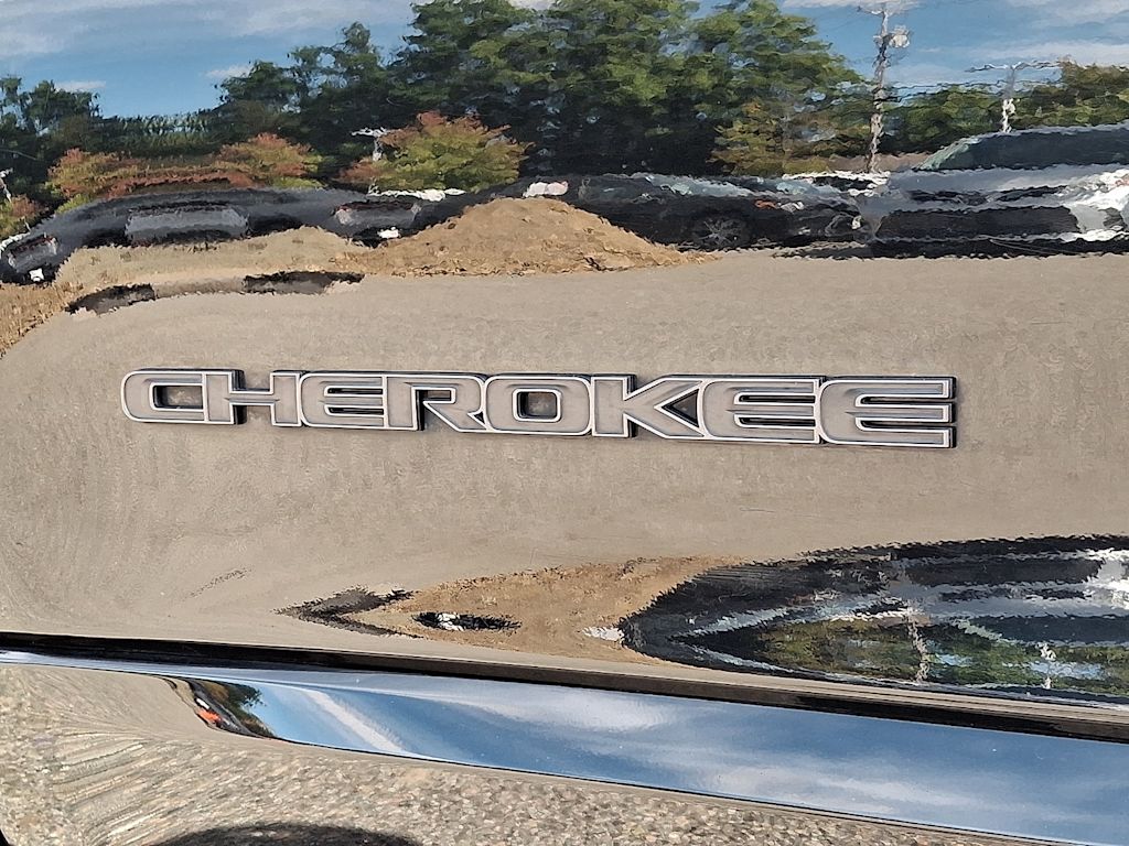 Thumbnail: 2020 Jeep Cherokee - 33
