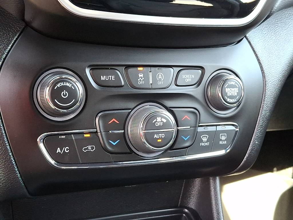 Thumbnail: 2020 Jeep Cherokee - 23