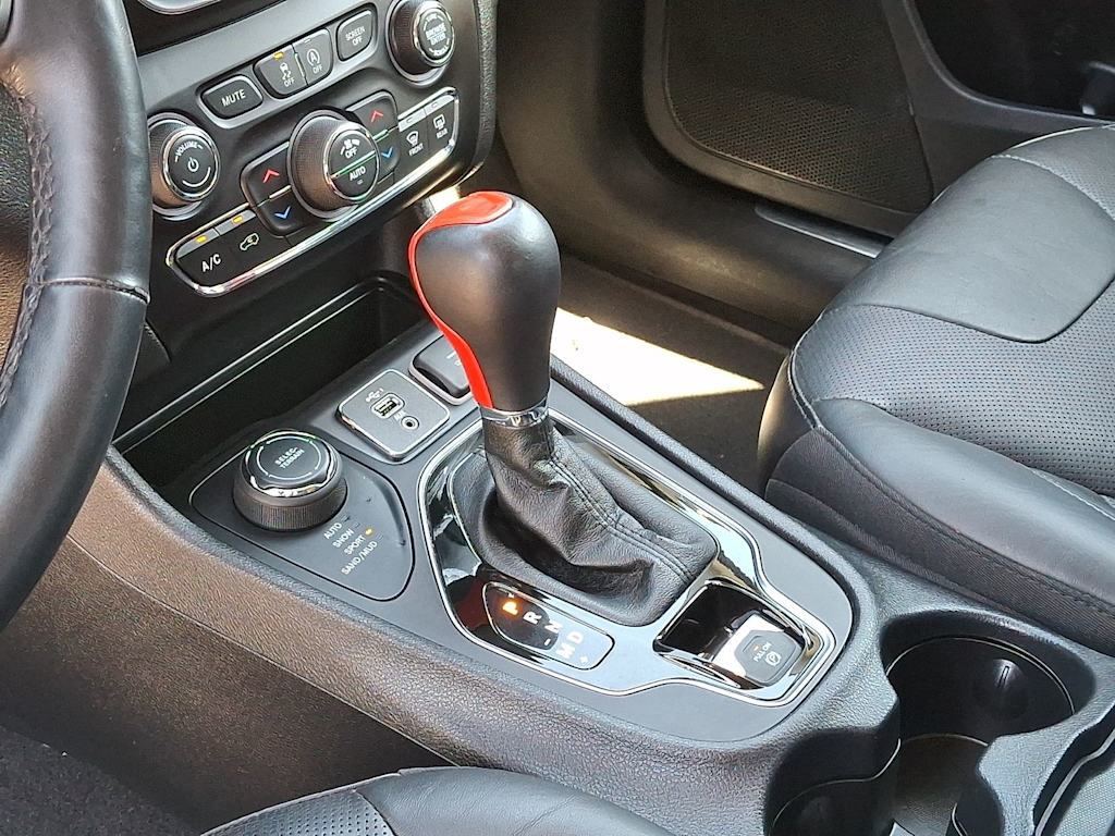 Thumbnail: 2019 Jeep Cherokee - 13