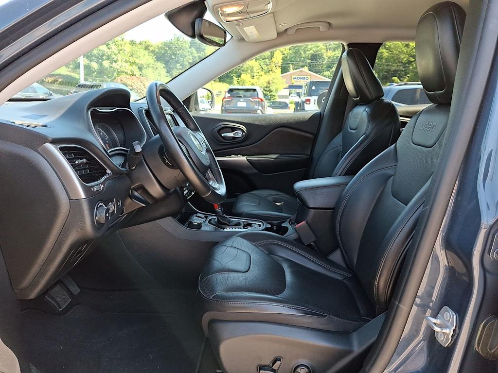 Thumbnail: 2019 Jeep Cherokee - 10