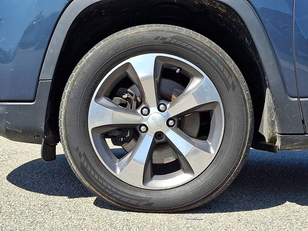 Thumbnail: 2019 Jeep Cherokee - 8
