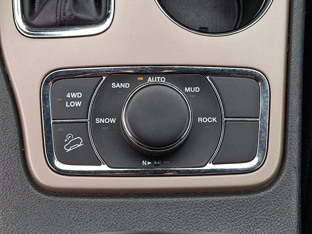 Thumbnail: 2017 Jeep Grand Cherokee - 25