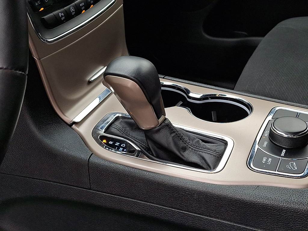 Thumbnail: 2017 Jeep Grand Cherokee - 11