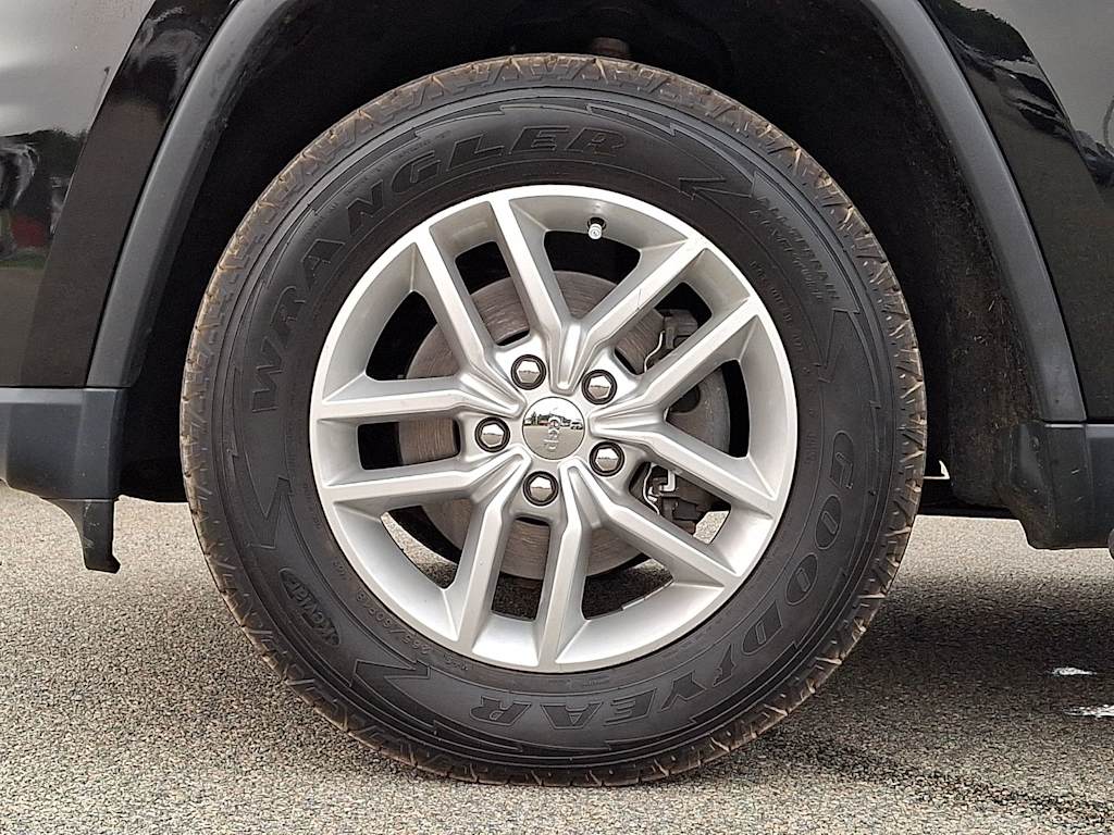 Thumbnail: 2017 Jeep Grand Cherokee - 8
