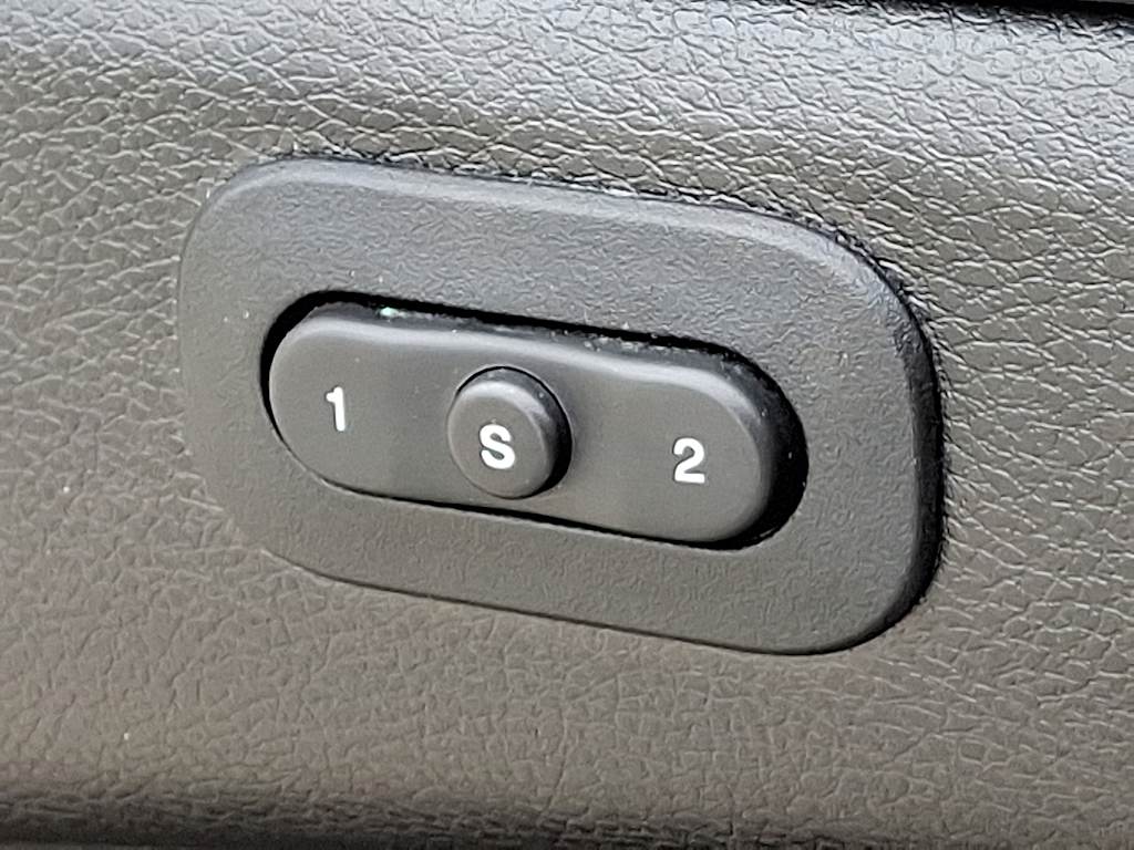 2021 Jeep Grand Cherokee Overland 29
