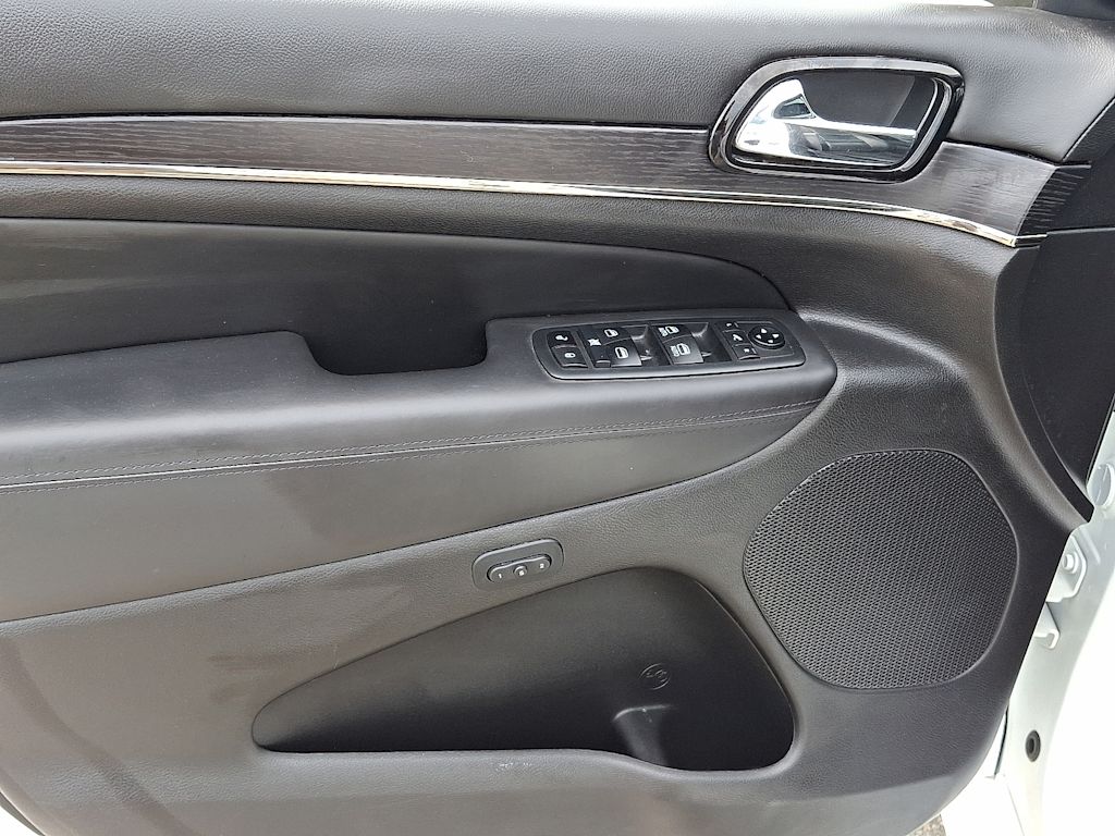 2021 Jeep Grand Cherokee Overland 21