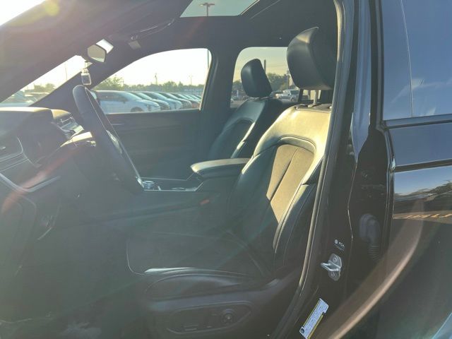 Thumbnail: 2023 Jeep Grand Cherokee - 12