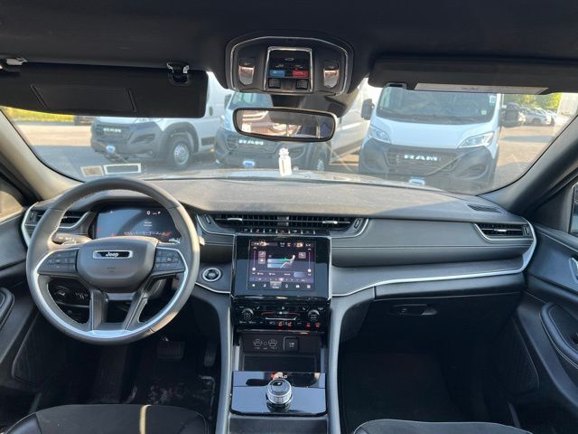 Thumbnail: 2023 Jeep Grand Cherokee - 10