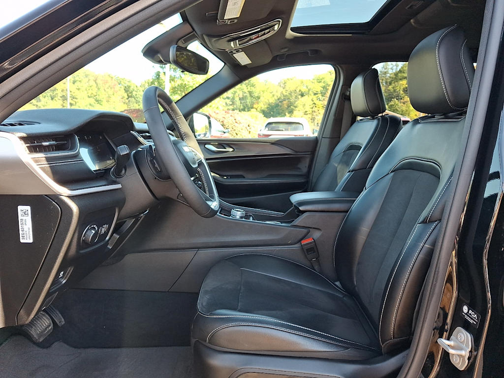 Thumbnail: 2023 Jeep Grand Cherokee - 10