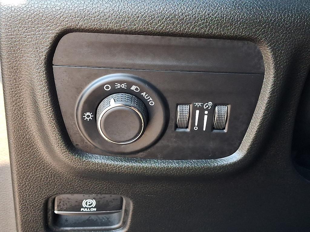 Thumbnail: 2023 Jeep Grand Cherokee - 30