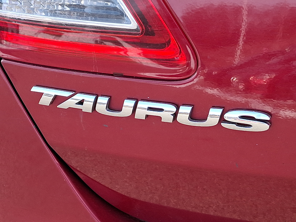 2015 Ford Taurus Limited Edition 28