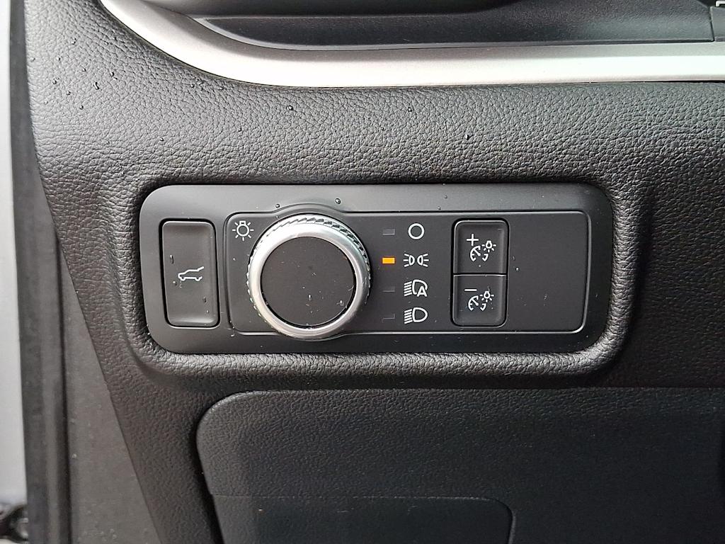 Thumbnail: 2022 Ford Explorer - 28