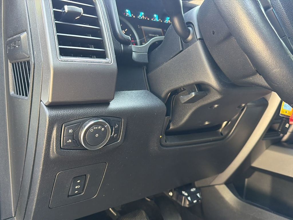 Thumbnail: 2017 Ford F-150 - 13