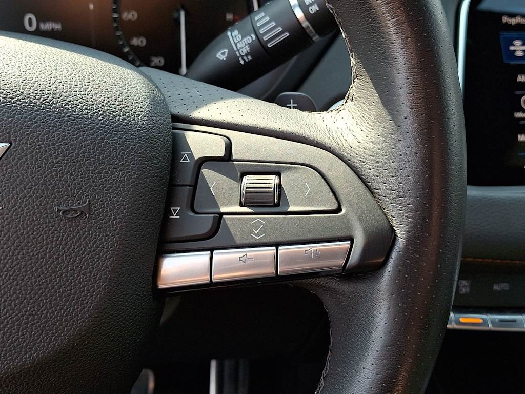Thumbnail: 2023 Cadillac XT4 - 25
