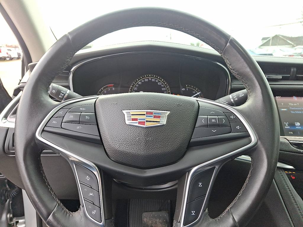 Thumbnail: 2017 Cadillac XT5 - 9