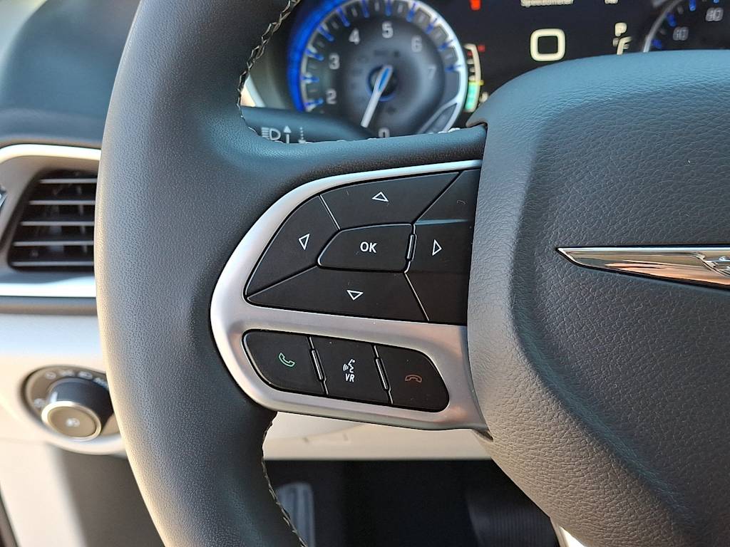 Thumbnail: 2023 Chrysler Pacifica - 27