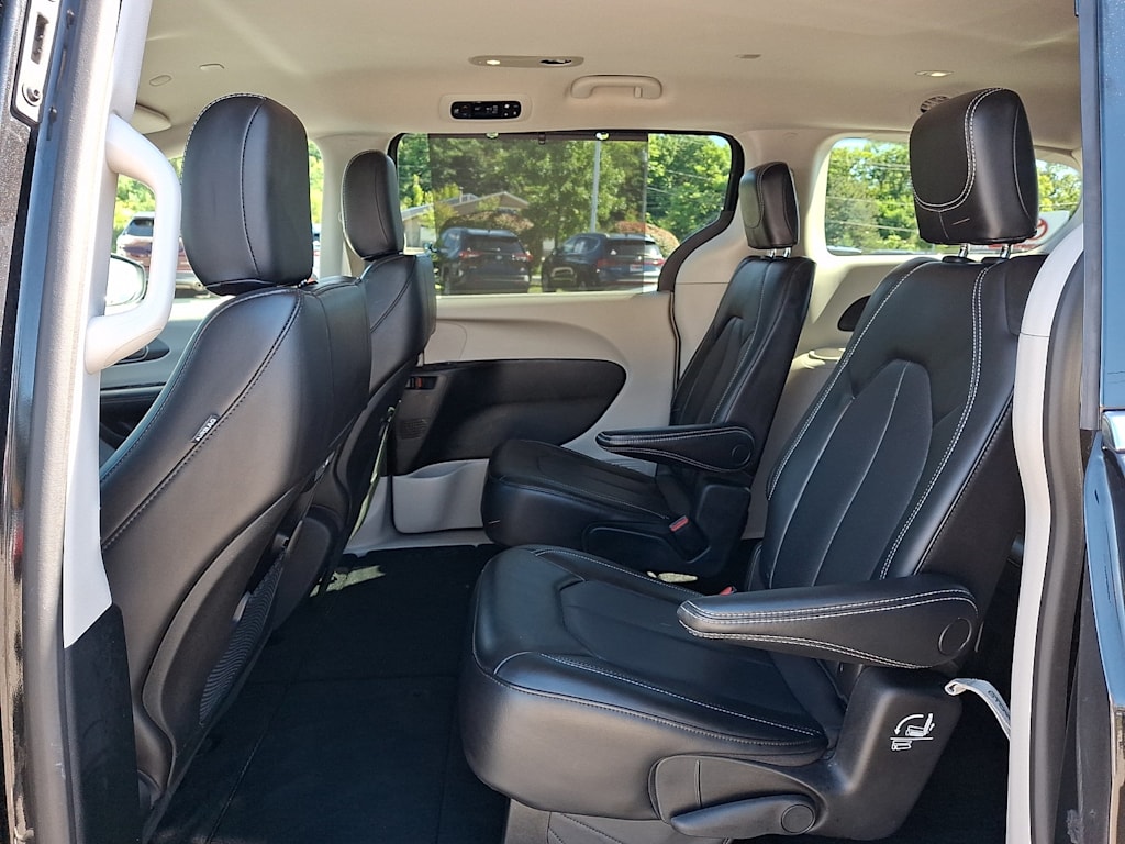 Thumbnail: 2023 Chrysler Pacifica - 11