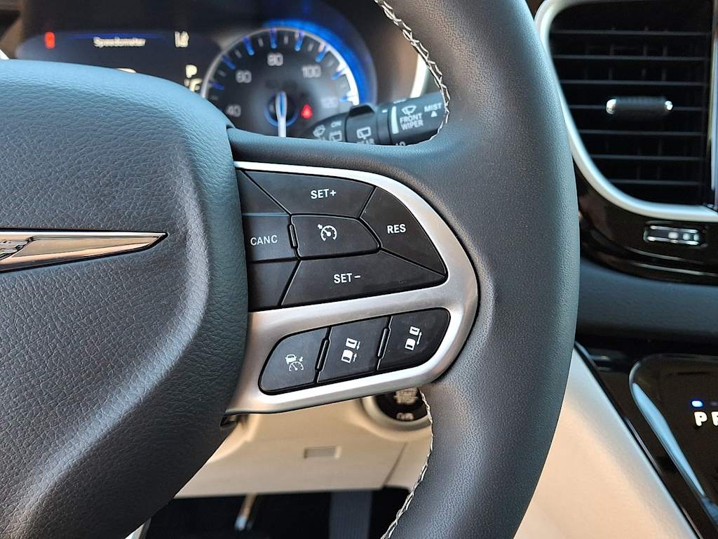 Thumbnail: 2023 Chrysler Pacifica - 28