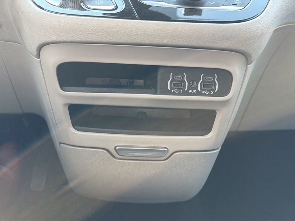 Thumbnail: 2023 Chrysler Voyager - 16