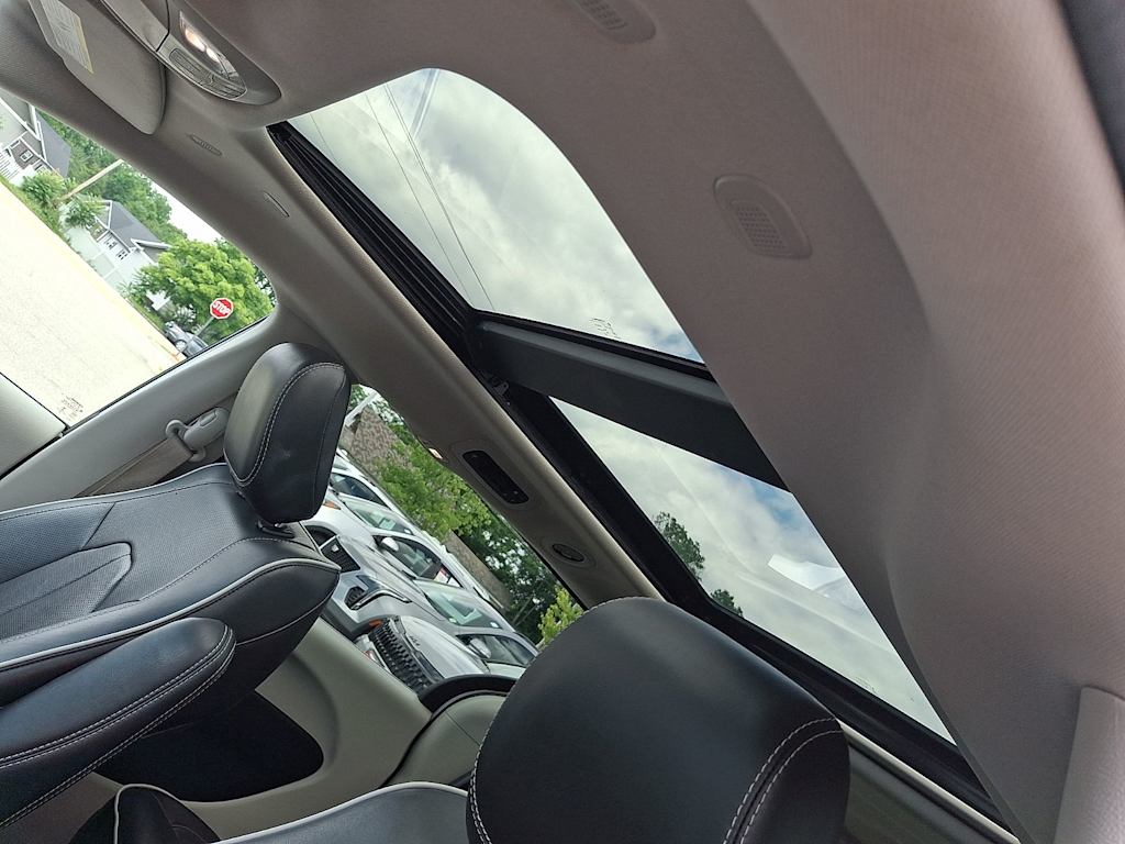 Thumbnail: 2023 Chrysler Pacifica - 19