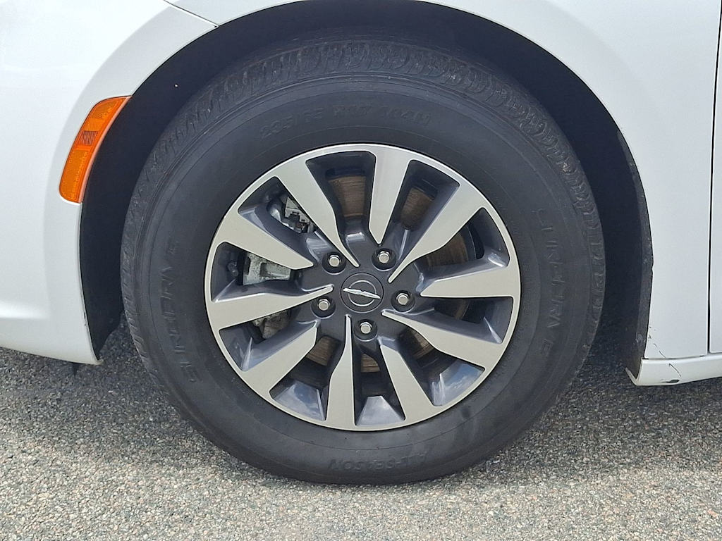 Thumbnail: 2023 Chrysler Pacifica - 8