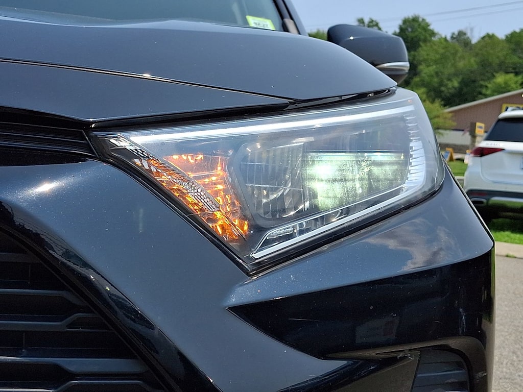 Thumbnail: 2020 Toyota RAV4 - 19