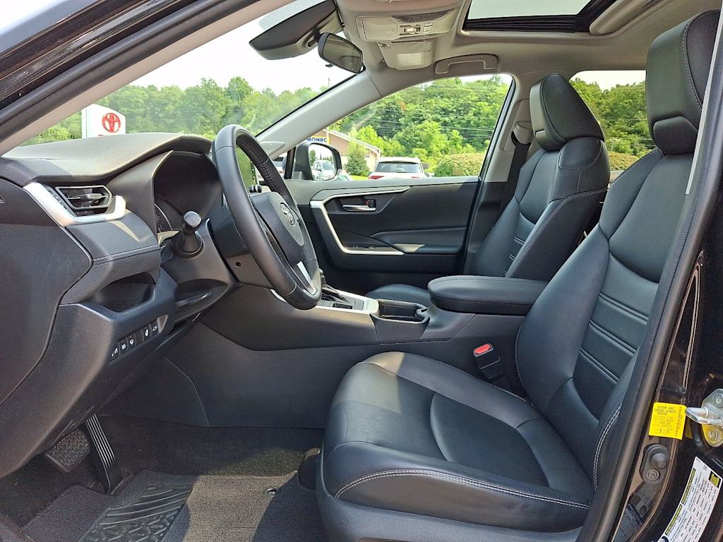 Thumbnail: 2020 Toyota RAV4 - 10