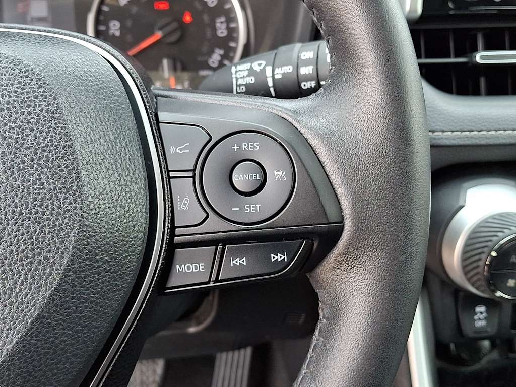 Thumbnail: 2020 Toyota RAV4 - 27