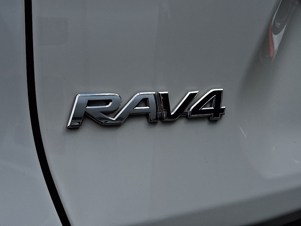 Thumbnail: 2021 Toyota RAV4 - 3