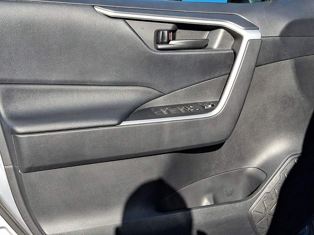 Thumbnail: 2021 Toyota RAV4 - 22