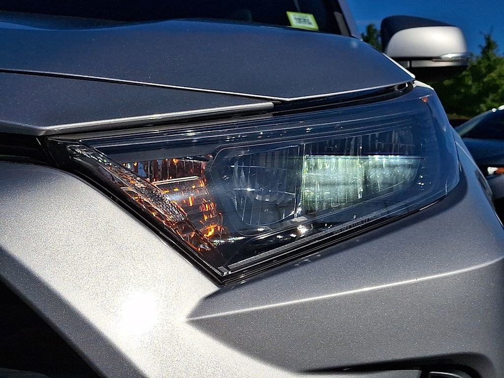 Thumbnail: 2021 Toyota RAV4 - 20