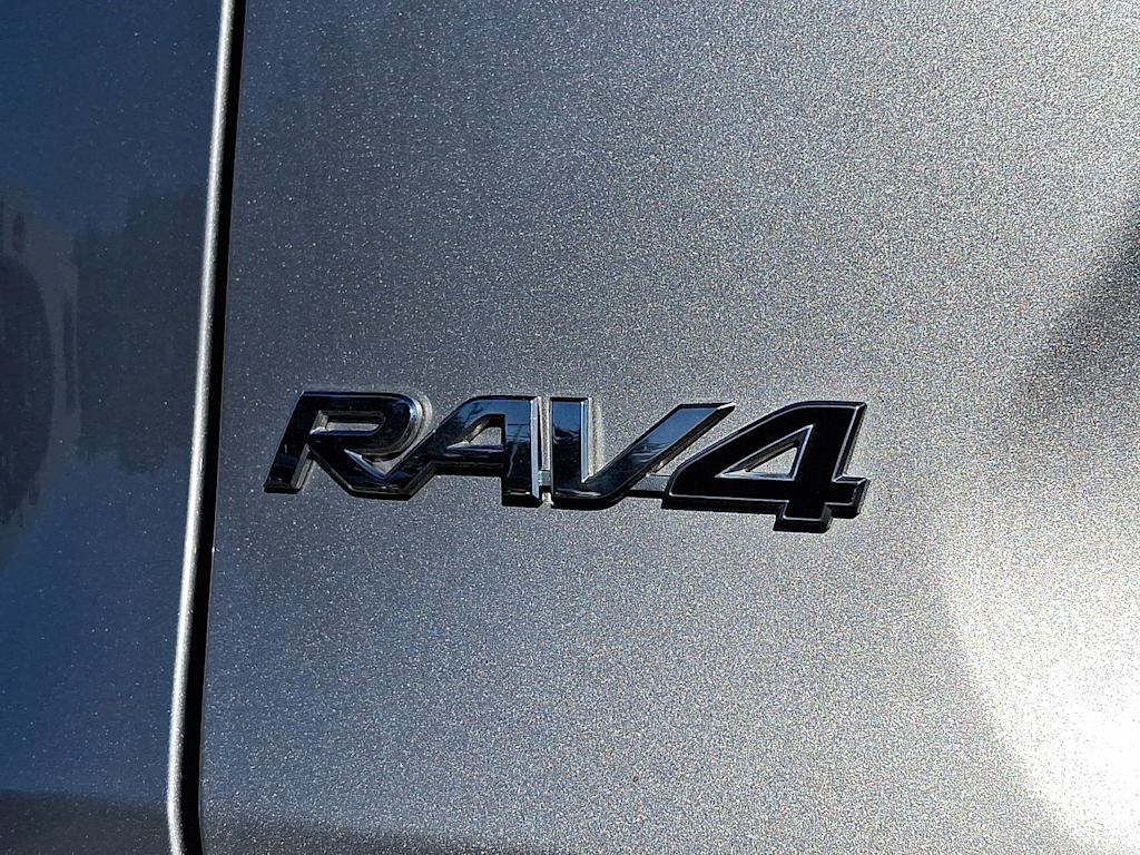 Thumbnail: 2021 Toyota RAV4 - 6