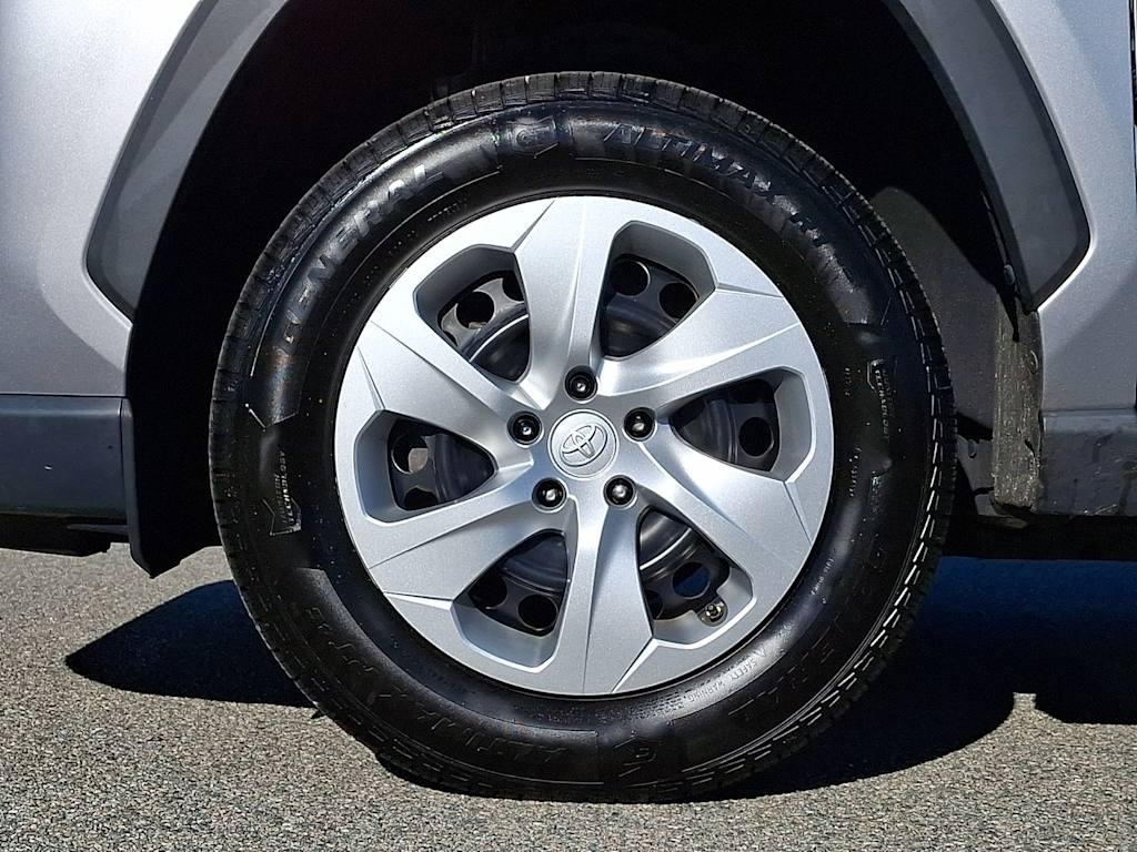 Thumbnail: 2021 Toyota RAV4 - 7
