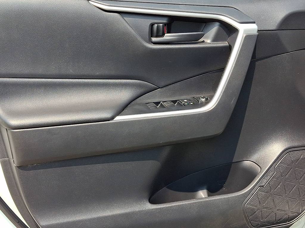 Thumbnail: 2019 Toyota RAV4 - 21