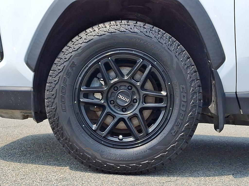 Thumbnail: 2019 Toyota RAV4 - 8