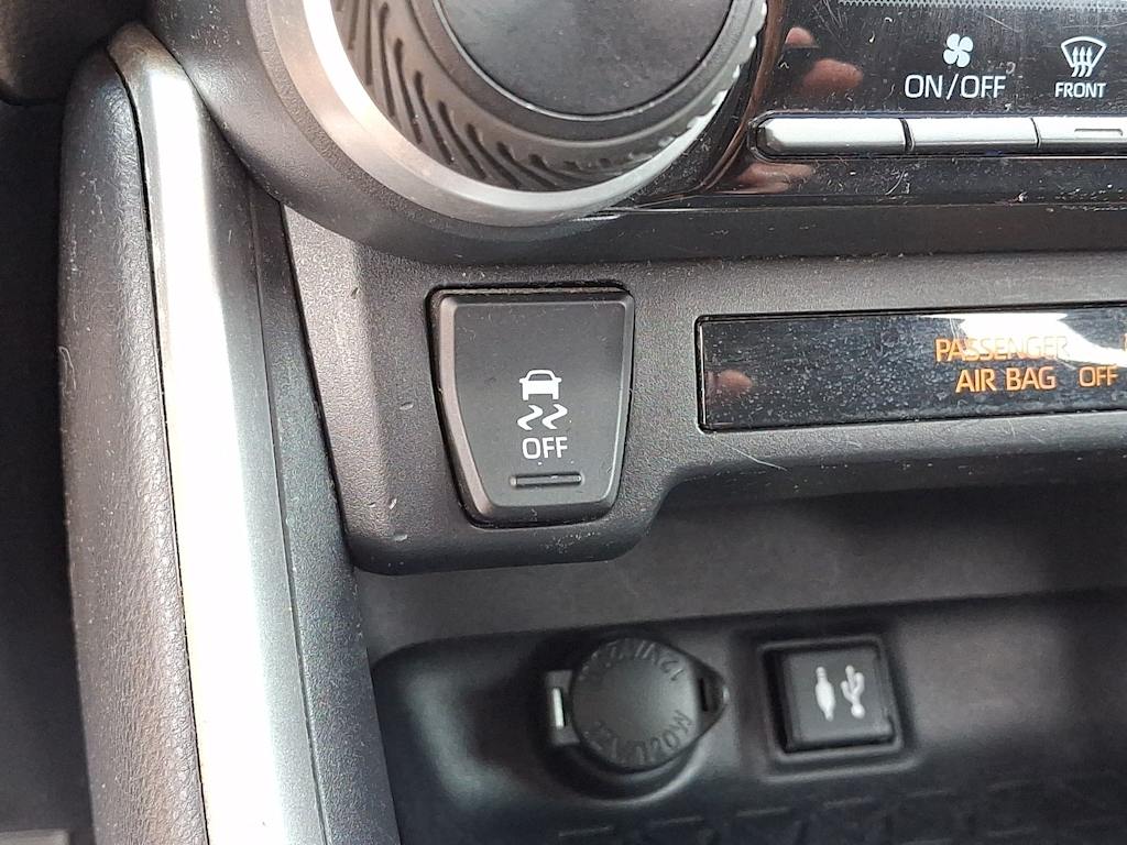 Thumbnail: 2019 Toyota RAV4 - 29