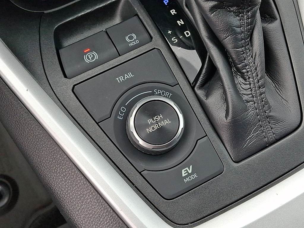 Thumbnail: 2020 Toyota RAV4 - 28