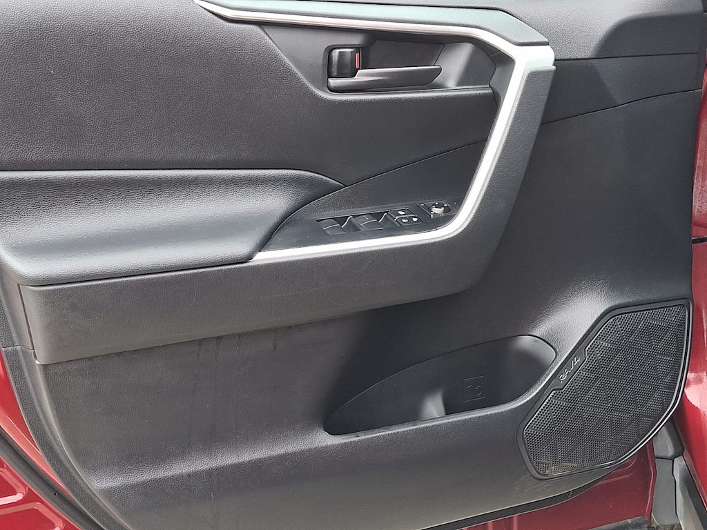 Thumbnail: 2020 Toyota RAV4 - 21