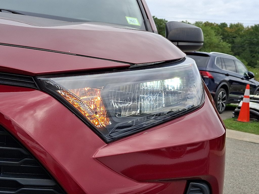 Thumbnail: 2020 Toyota RAV4 - 19