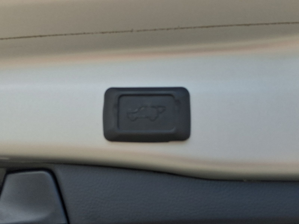 Thumbnail: 2023 Toyota RAV4 - 32