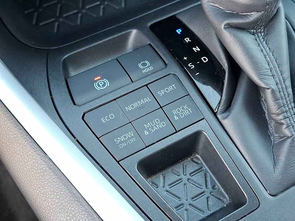 Thumbnail: 2025 Toyota RAV4 - 29