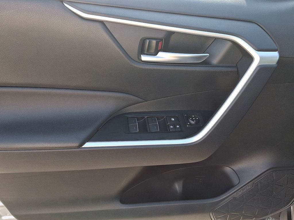 Thumbnail: 2025 Toyota RAV4 - 16