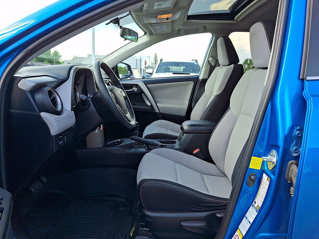 Thumbnail: 2016 Toyota RAV4 - 8