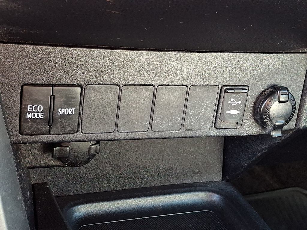 Thumbnail: 2016 Toyota RAV4 - 21